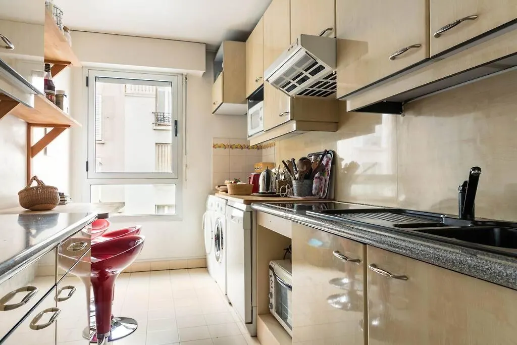 Апартаменты Charmant 3p. Calme, Spacieux Et Lumineux. 90 M2 *